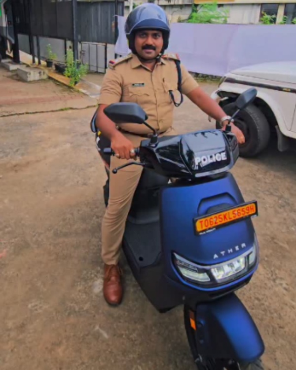 kerala police receives ather rizta electric scooters
