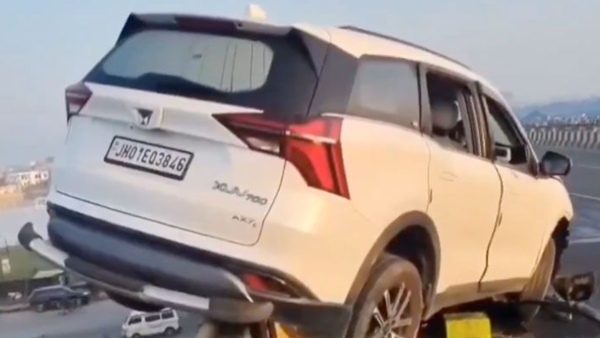 Mahindra XUV700 Accident
