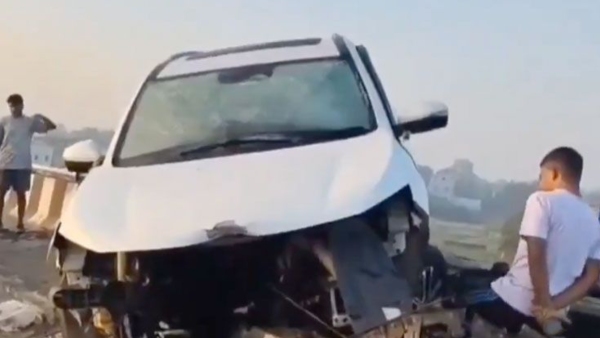Mahindra XUV700 Accident