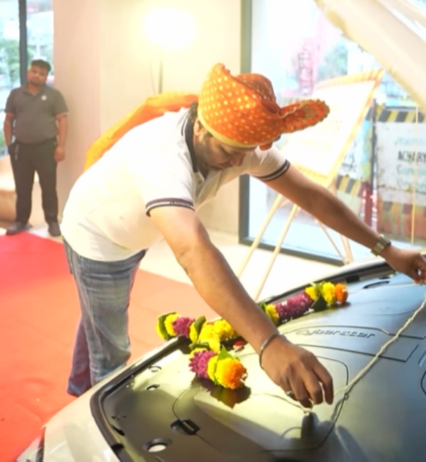 marathi actor avadhoot gupte buys mg cyberster electric sports car