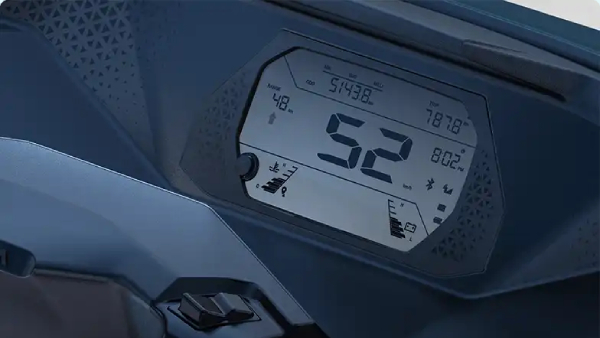 montra super auto electric 3-wheeler