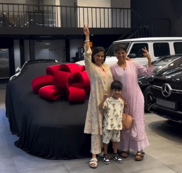 young indian woman bought second-hand porsche 911 carrera s in dubai