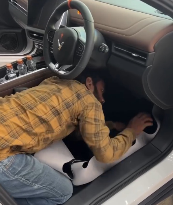 vinfast vf7 electric suv car customisation