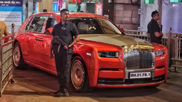 anant ambani spotted in his rolls-royce phantom series-2