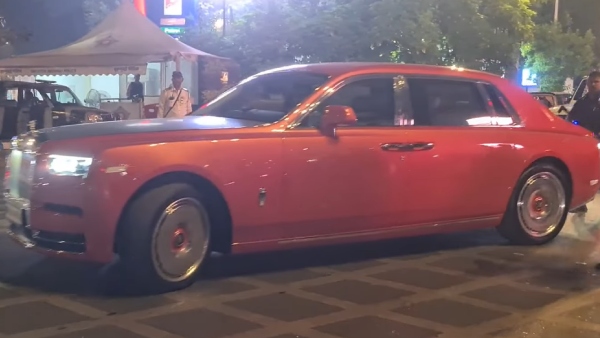 anant ambani spotted in his rolls-royce phantom series-2