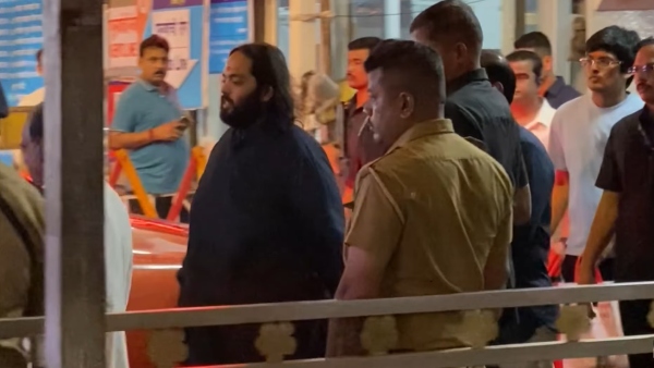 anant ambani spotted in his rolls-royce phantom series-2