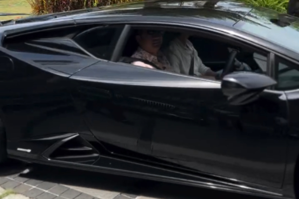 kalyan silks bought lamborghini huracan