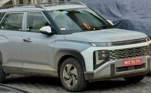 new-gen hyundai venue spotted without any camouflage