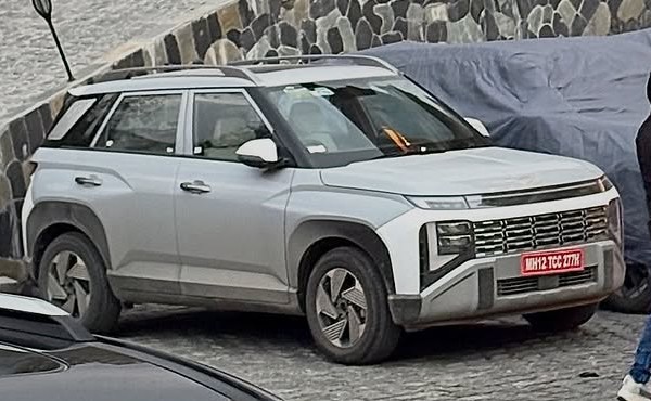 new-gen hyundai venue spotted without any camouflage