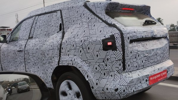 new renault duster suv spotted