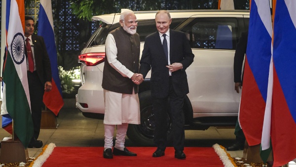 toyota fortuner with maharashtra number plate for russia president vladimir putin