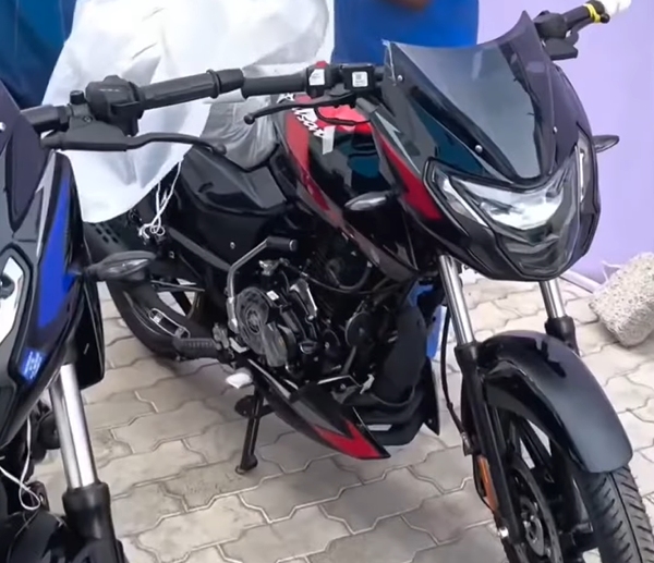 2026 bajaj pulsar 150 bikes at dealership showrooms