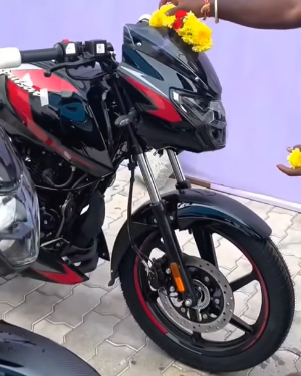 2026 bajaj pulsar 150 bikes at dealership showrooms