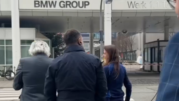 rahul gandhi visits bmw factory