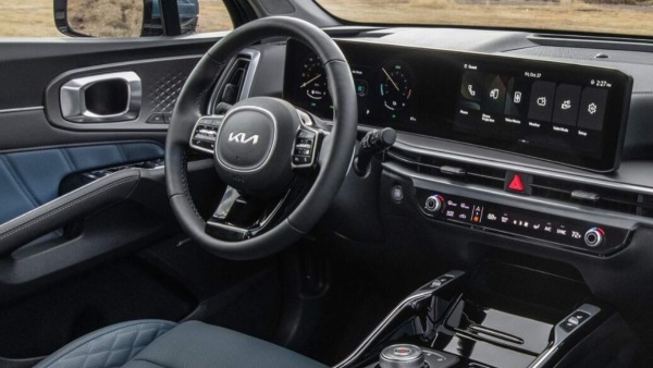 Kia First Hybrid Car