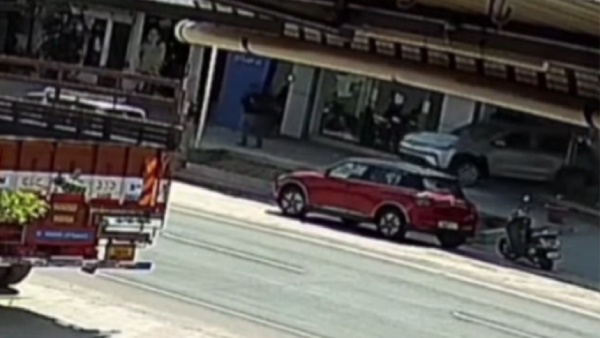 sangagiri maruti suzuki arena car showroom accident