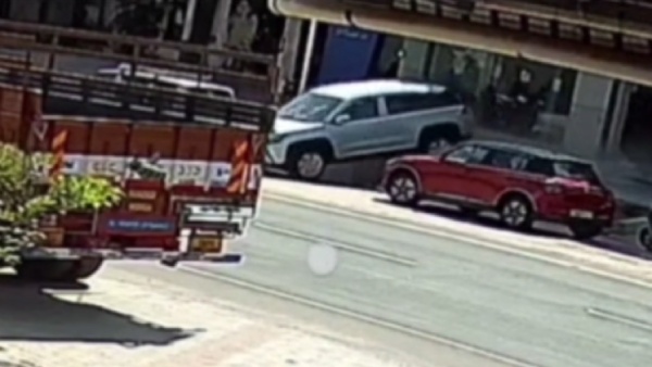 sangagiri maruti suzuki arena car showroom accident