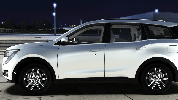 Mahindra XUV 700 Side View