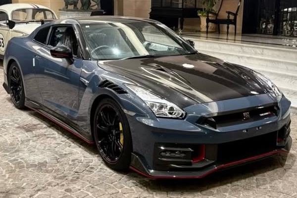 indian businessman yohan poonawalla bought nissan gtr r35 nismo car