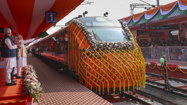 india s first sleeper vande bharat train