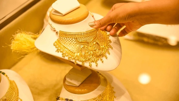 Gold gold jewels Gen Z