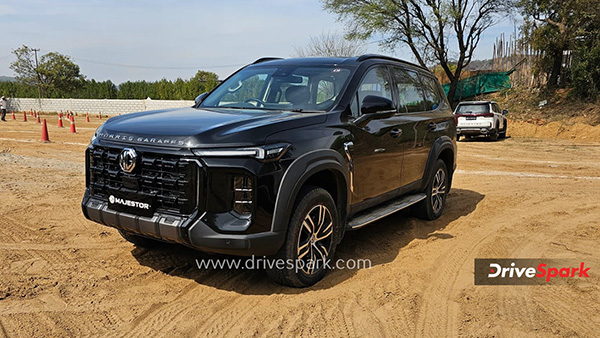 famous toyota fortuner car rivals