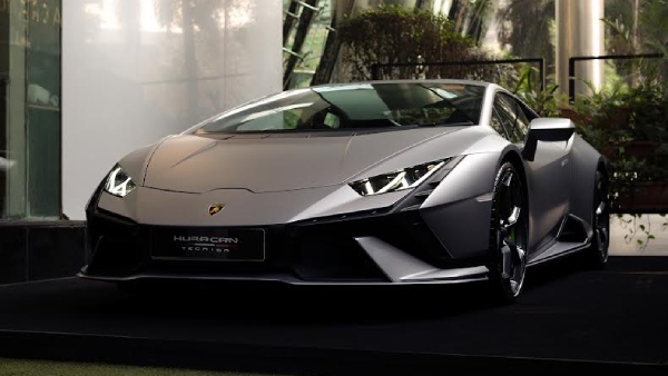 lamborghini delivers last huracan tecnica
