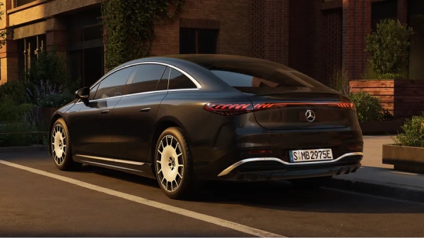 Mercedes Benz EQS Backside