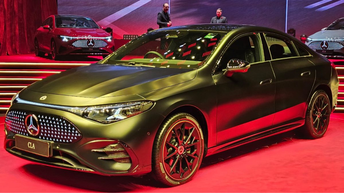 இந்தியாவிலேயே விலை குறைவான பென்ஸ் கார்... அதுவும் எலெக்ட்ரிக் மோட்டார் உடன்! ஃபுல்-சார்ஜ் செய்தால் 792km பயணம்