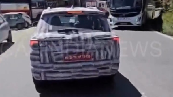 new maruti suzuki brezza facelift spotted
