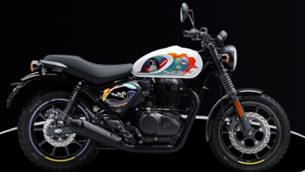 Royal Enfield Hunter 350 Moonshot White Royal Enfield Hunter 350 Moonshot White