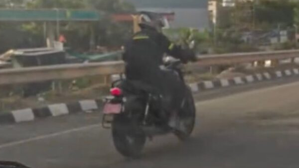 triumph bonneville 400 spotted