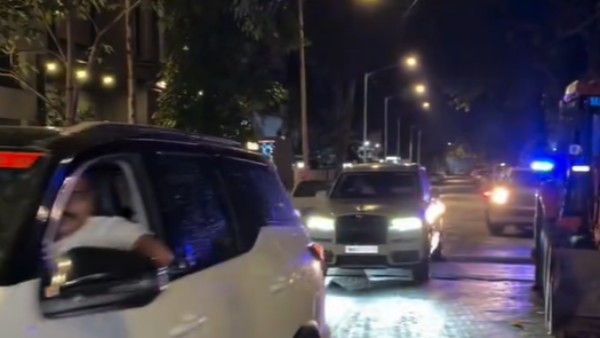 Shah Rukh Khan Vehicle Convoy