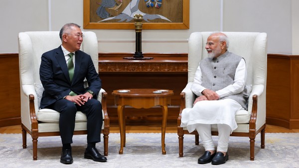Hyundai Higher Official With PM Modi