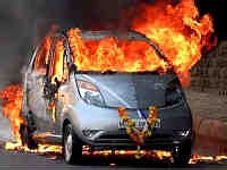 అహ్మదాబాద్‌లో కాలి బూడిదైన మరో నానో కారు