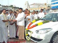ఏడుకొండల స్వామికి లగ్జరీ కారును సమర్పించిన కంపెనీ