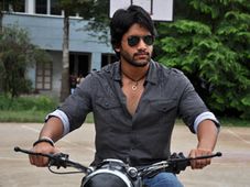 రామ్‌గోపాల్ వర్మ 'బెజవాడ'లో బుల్లెట్‌పై నాగచైతన్య సవారీ