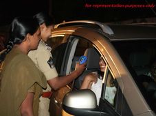 ట్రాఫిక్ నిబంధనలు ఉల్లంఘించే వారిలో 40 శాతం మంది అమ్మాయిలే!
