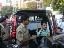 హైదరాబాద్: కార్లకు సన్ ఫిల్మ్‌లు తొలగించకుంటే జరిమానా