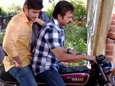 యమహా ఆర్ఎక్స్135 బైక్‌పై విక్టరీ వెంకటేష్, ప్రిన్స్ మహేష్