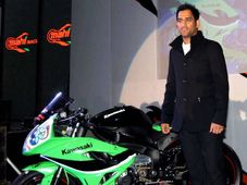ఓపెనింగ్ రేస్ గెలిచిన ధోనీ సూపర్‌బైక్ రేసింగ్ టీమ్