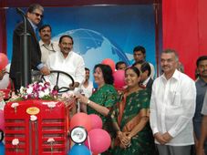 సిఎం చేతుల మీదుగా మహీంద్రా ట్రాక్టర్ ప్లాంట్ ప్రారంభం