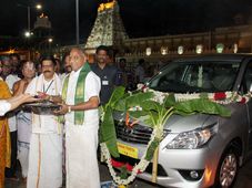 టిటిడికి టొయోటా ఇన్నోవాను దానం చేసిన ఎస్.పి. చౌదరి