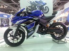 2015లో 'యమహా ఆర్25' 250సీసీ బైక్ విడుదల