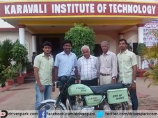 బ్యాటరీ, పెట్రోల్ పవర్‌తో నడిచే హైబ్రిడ్ బైక్‌ను తయారు చేసిన విద్యార్థులు