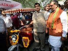 ఢిల్లీలో ఈ-రిక్షాలకు గ్రీన్ సిగ్నల్ ప్రకటించిన ప్రెసిడెంట్