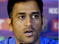 భారీ మొత్తంలో ట్యాక్స్ చెల్లించిన ధోని: అసలేమైంది