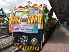 ధర్మవరం నుండి విజయవాడకు షురూ అయిన రైలు సేవలు 