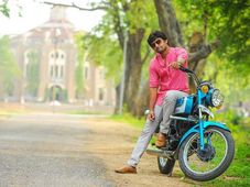పవణ్ కళ్యాణ్  నుండి నాని వరకు ప్రేమ కథలకు ప్రాణం పోసిన బైక్:  యమహా ఆర్ఎక్స్