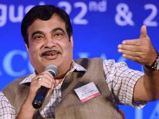 30 శాతం డ్రైవింగ్‌ లైసెన్స్‌లు ఫేక్ అంటున్న నితిన్ గడ్కరీ